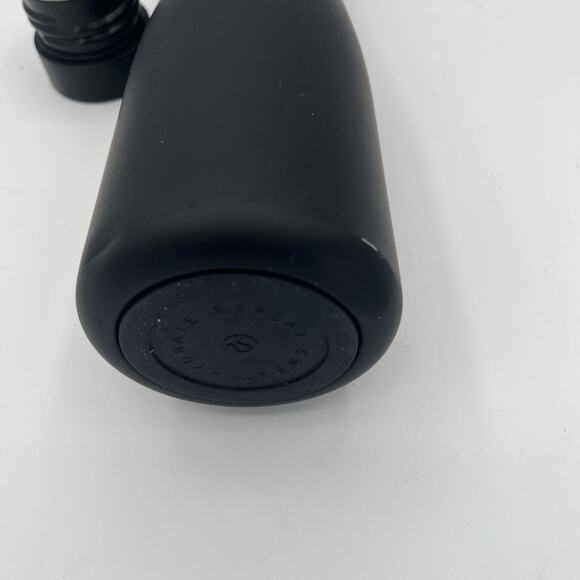 Lululemon Black Chicago Stay Hot Keep Cold Tumbler Bottle 19 oz Experiential st - Picture 7 of 7